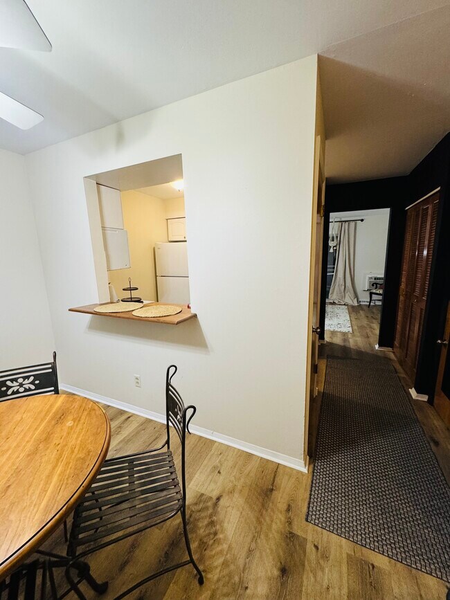 Foto del edificio - 4902 Wickford Dr E