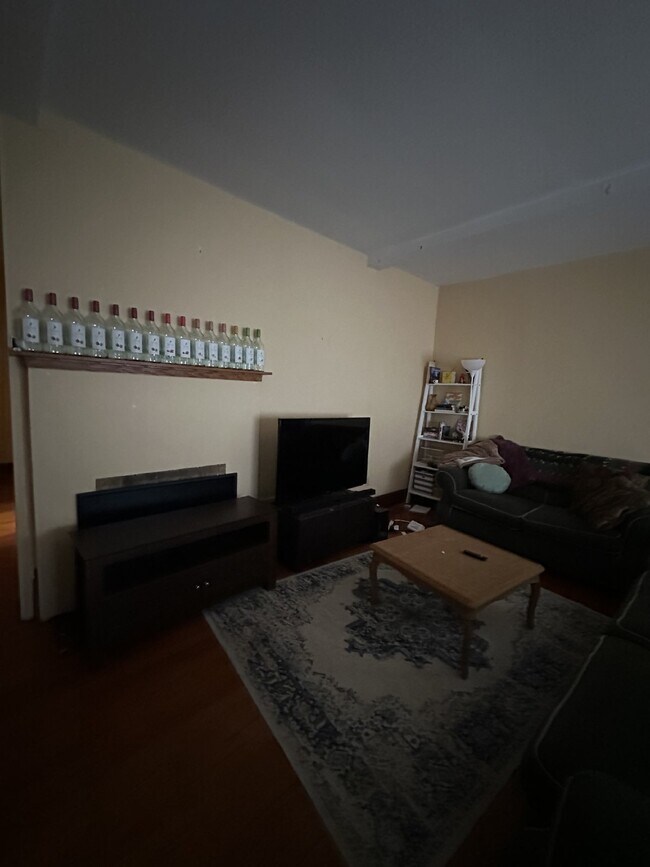 Foto del edificio - Nice 3 Bed 1 Bath near UWEC! Available June 1st