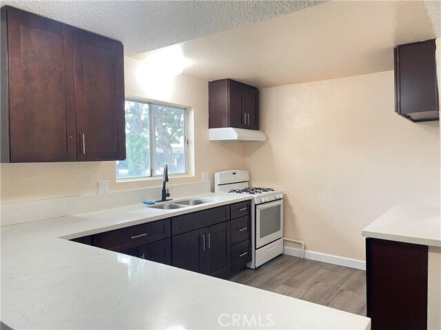 Foto del edificio - 402 N Hill Ave