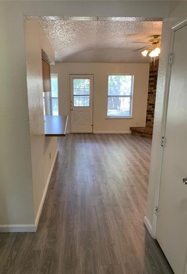 Foto del edificio - 7304 Meadowbrook Dr