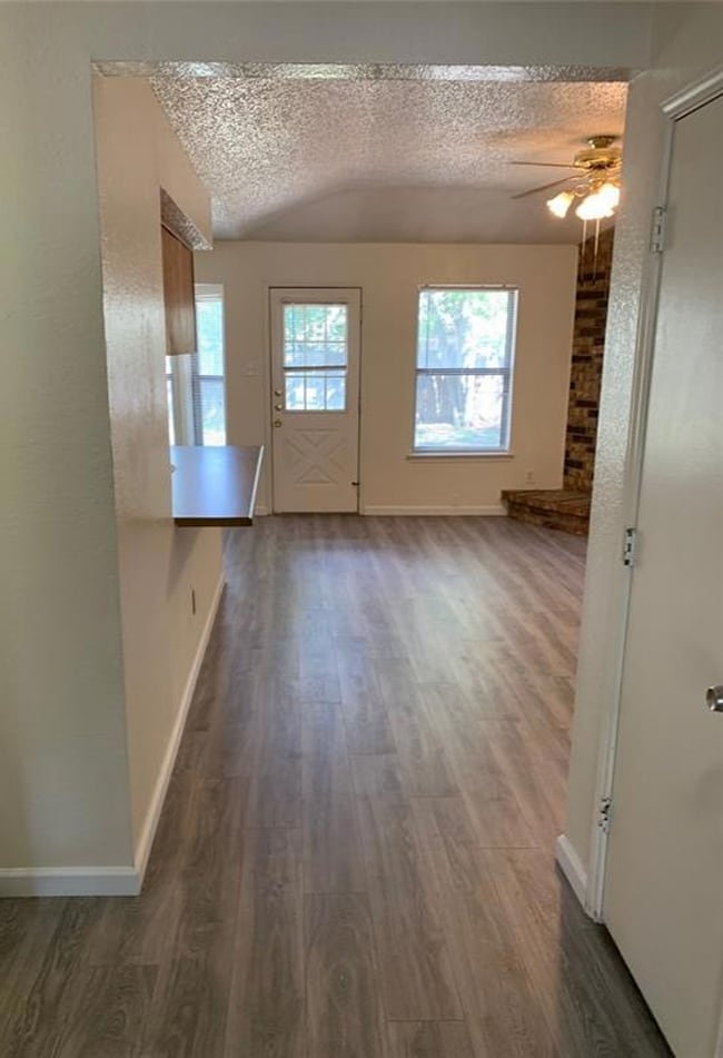 Photo - 7304 Meadowbrook Dr House