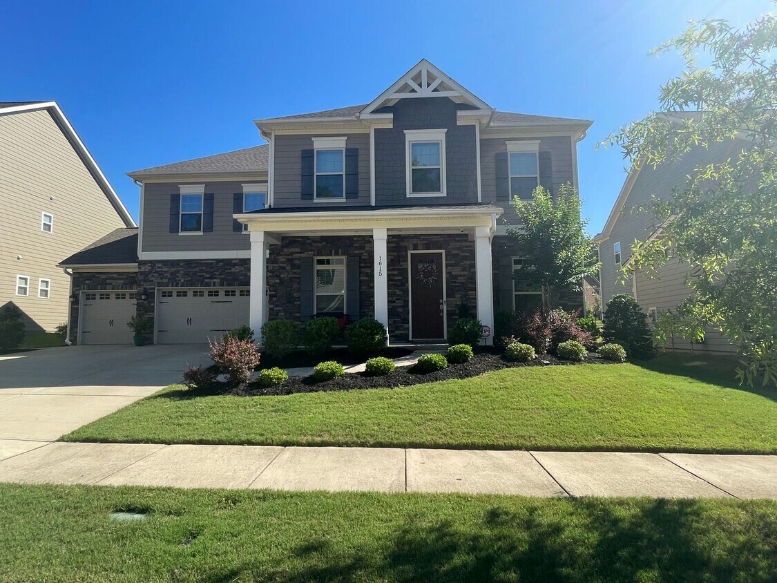 Primary Photo - Beautiful 5BR/4BA Home Available in Fort M...