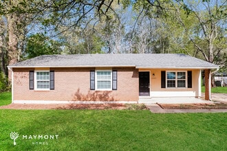 Building Photo - 4025 Oak Ridge Dr