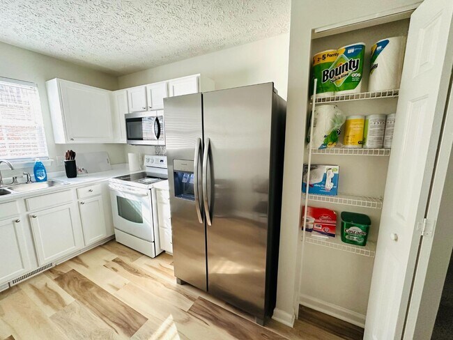 Foto del edificio - 5600 Brandycrest Dr