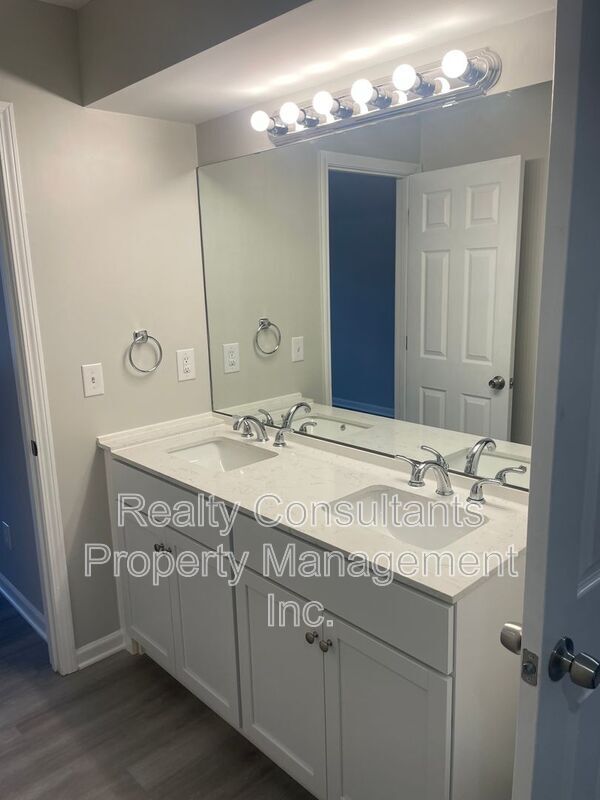 Foto del edificio - 4430 Faraday St