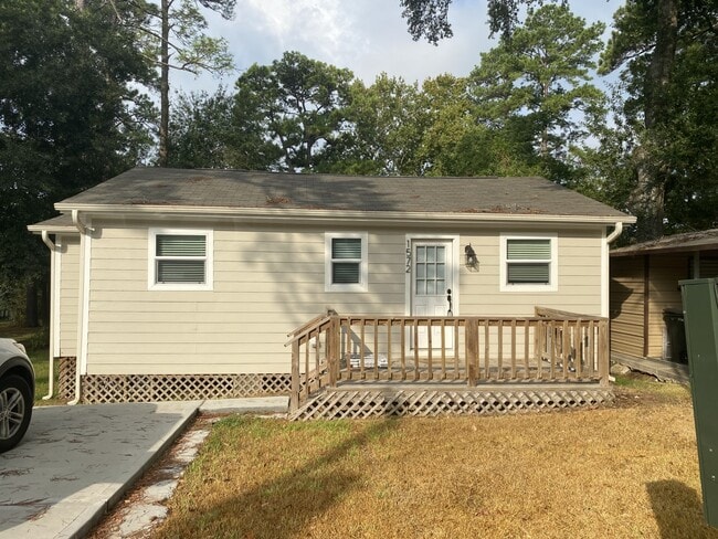 Building Photo - 1572 E Pine Lake Cir