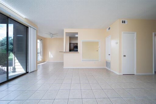Foto del edificio - 8293 Sands Point Dr