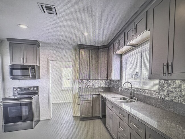 Building Photo - 2204 Fair Ave