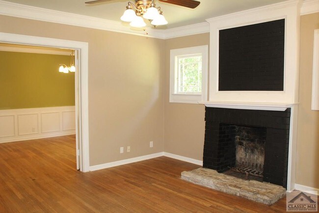 Foto del edificio - 1461 Dove Creek Rd