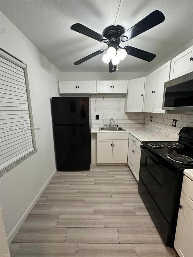 Foto del edificio - 505 NW 177th St