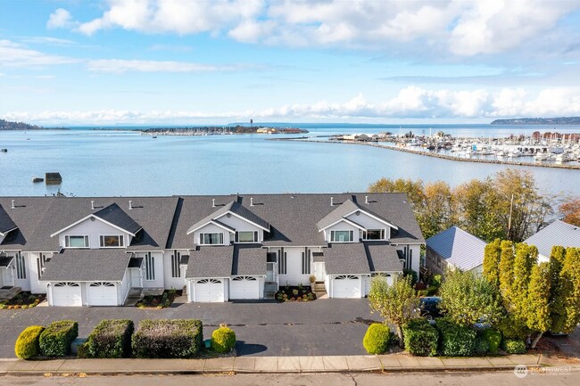 Foto del edificio - Discover Waterfront Bliss: Spacious 3-Bed ...