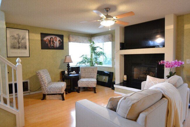 Building Photo - 4 Bed 3 Bath With AC