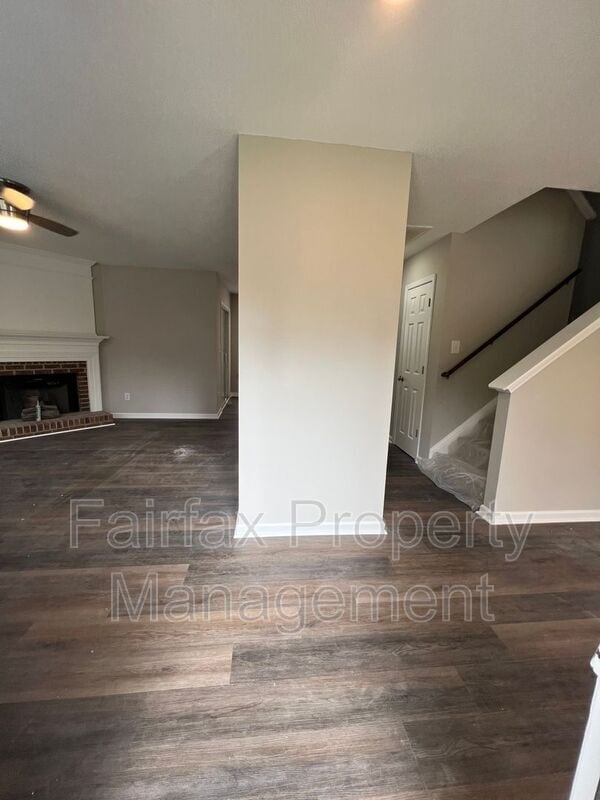 Foto del edificio - 201 Ridge Lake Dr