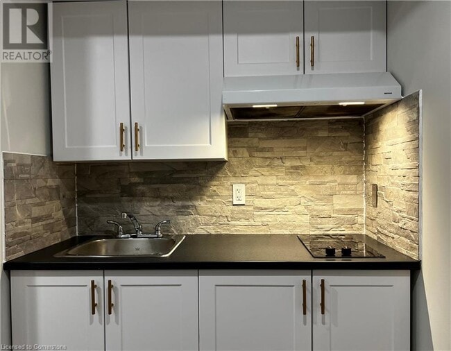 Photo du bâtiment - 435 Barker Pkwy