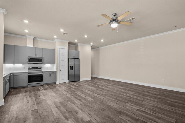 Building Photo - 476 Suffield Dr