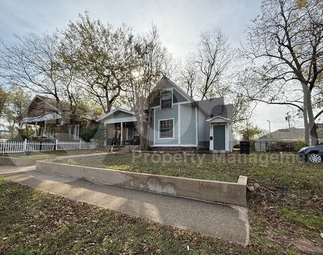 Building Photo - 224 W Hull St