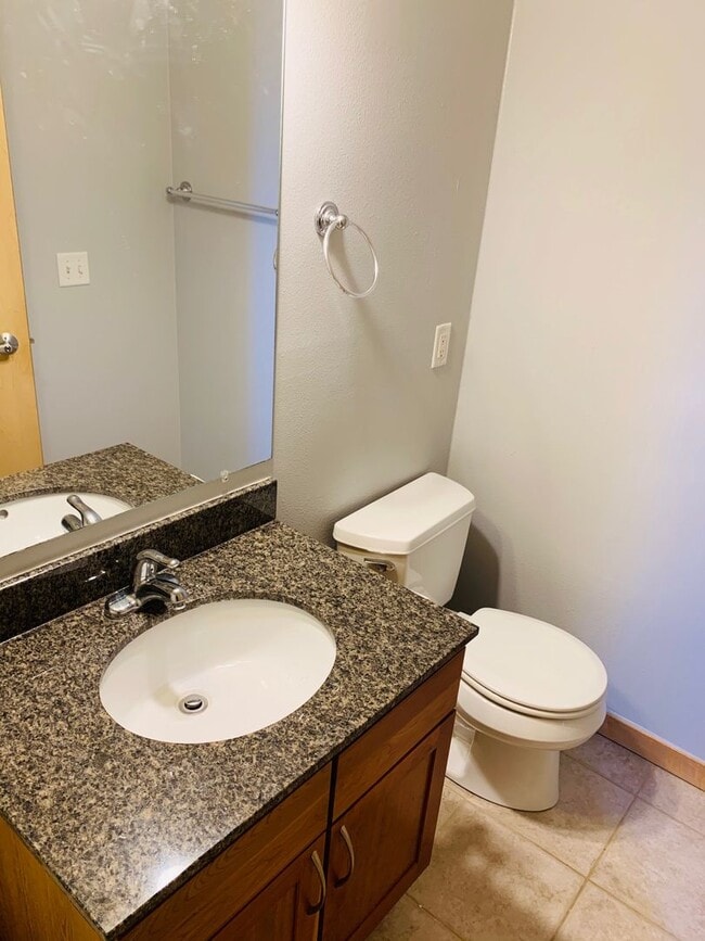 Building Photo - 2 Bedroom, 2 Bathroom Condo at Nichols Sta...