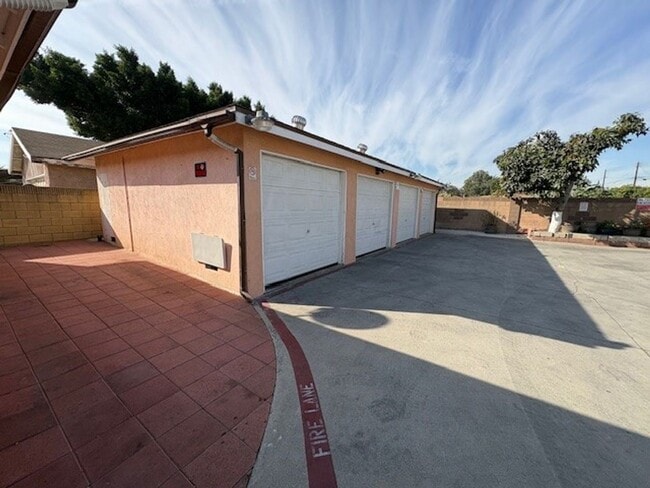 Building Photo - 903 WILCOX