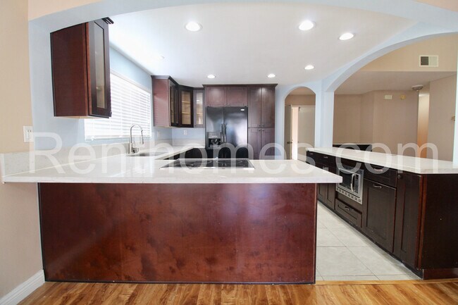 Foto del edificio - 2711 Ridgeside Pl