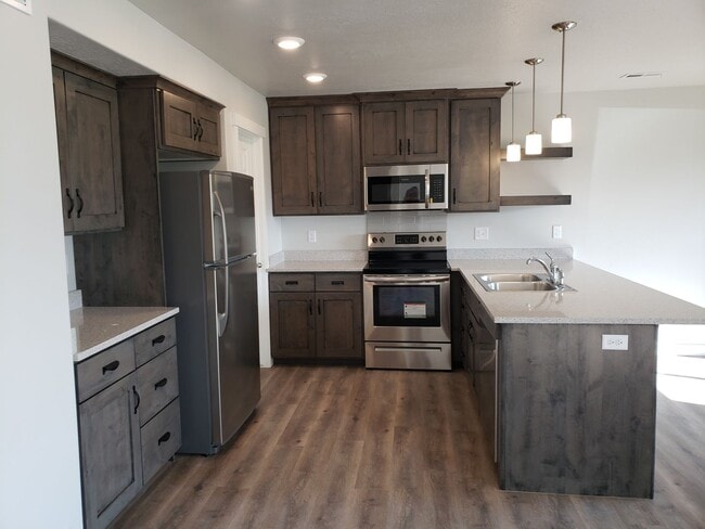 Building Photo - 4 Bed 2.5 Bath in Springville!!