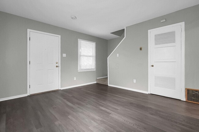 Building Photo - 701 Valerie Ln