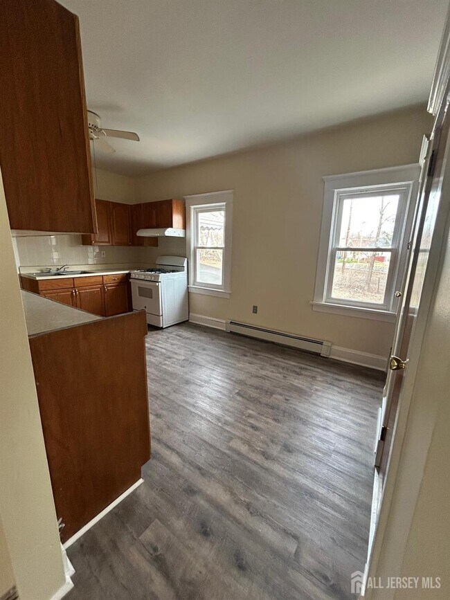 Building Photo - 124 William St