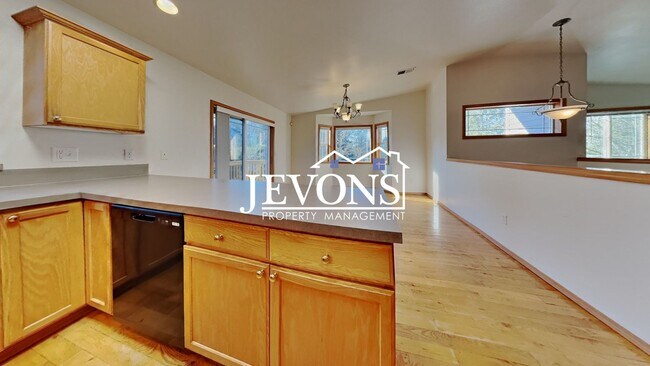 Foto del edificio - $500 Rent Credit - Spacious 5-bedroom home...
