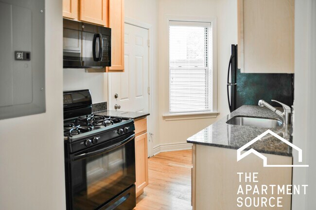 Photo - 1210 W Waveland Ave Apartment