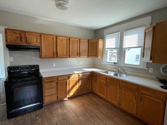 Building Photo - 3 Bedroom 1 Bath Single story