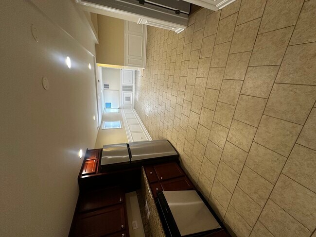 Foto del edificio - 4825 N Karlov Ave