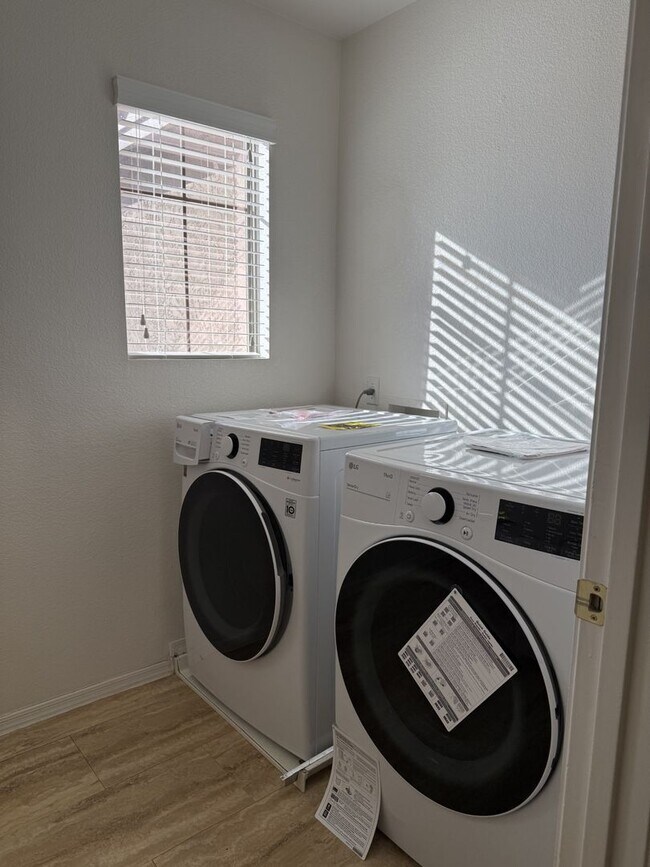 Foto del edificio - 3 bedroom in Cooper Commons Chandler!