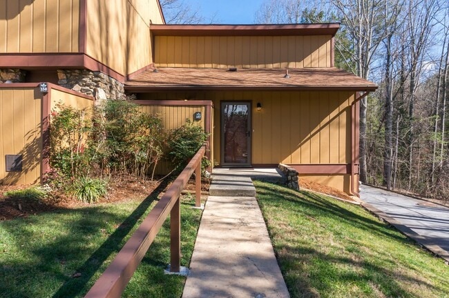 Building Photo - Charming Townhouse in Arden