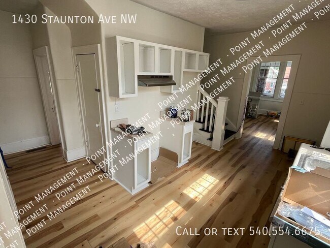 Building Photo - 3 Bedroom 2 Bath Home