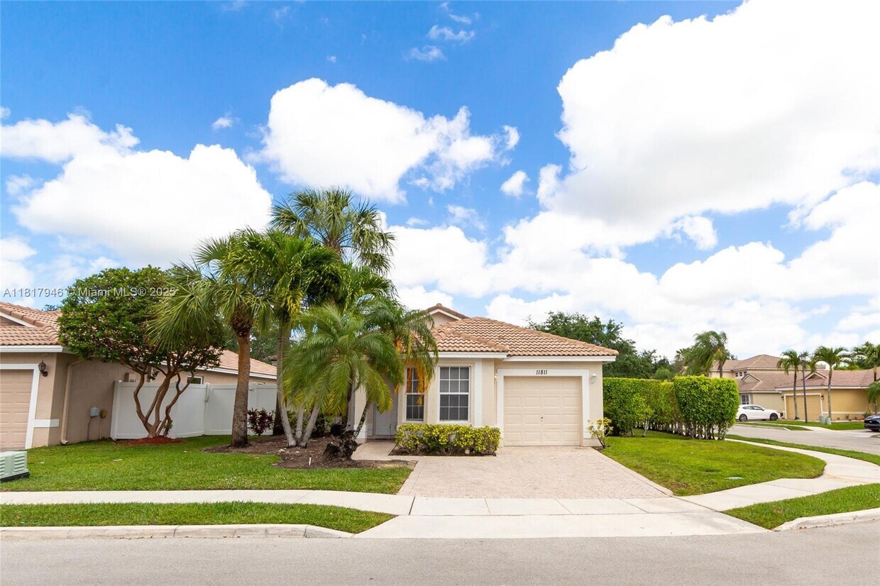 Foto principal - 11811 SW 8th St