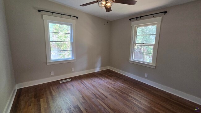 Building Photo - 204 Springdale Dr