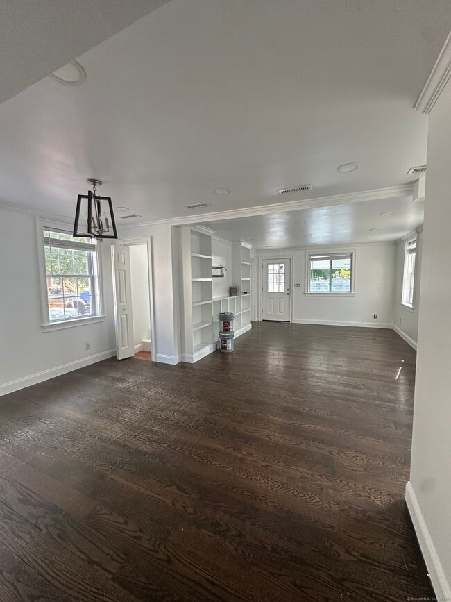 Building Photo - 8 Barnum Ct
