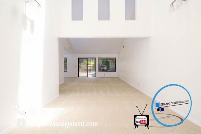 Building Photo - Benicia Southampton Hills home