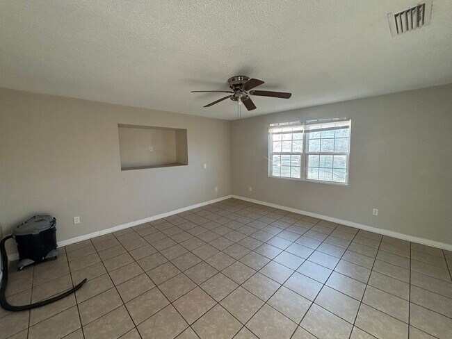 Building Photo - 1021 N Church Ave