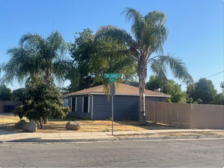 Primary Photo - 11 E San Joaquin St