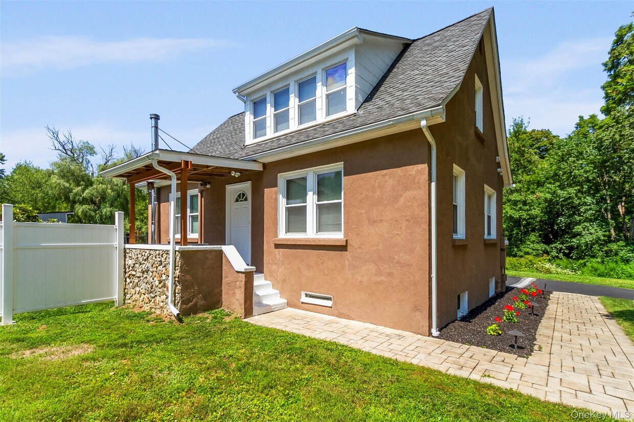 Primary Photo - 141 Dixon Rd