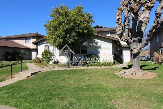 Building Photo - 2 br, 1 bath House - 9067 Montoya St #1