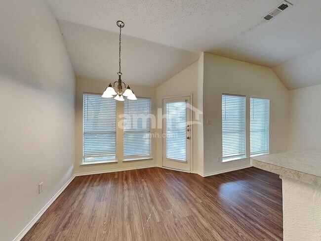 Foto del edificio - 219 Dartmouth Dr