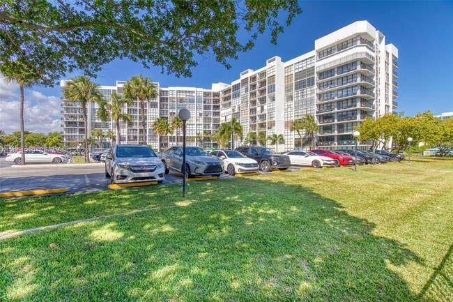 Foto del edificio - 800 Parkview Dr