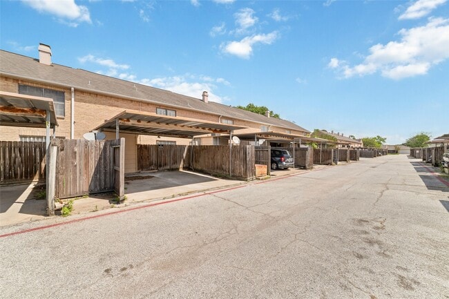 Building Photo - 4022 Belle Park Dr