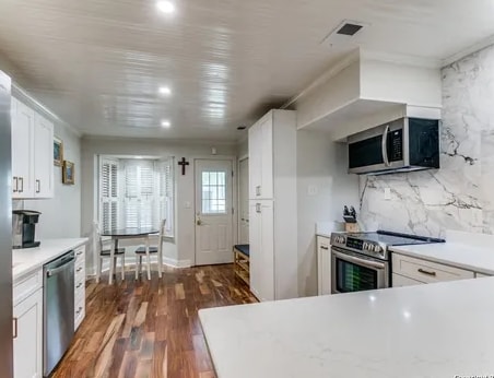 Building Photo - 201 Ellwood-277.5