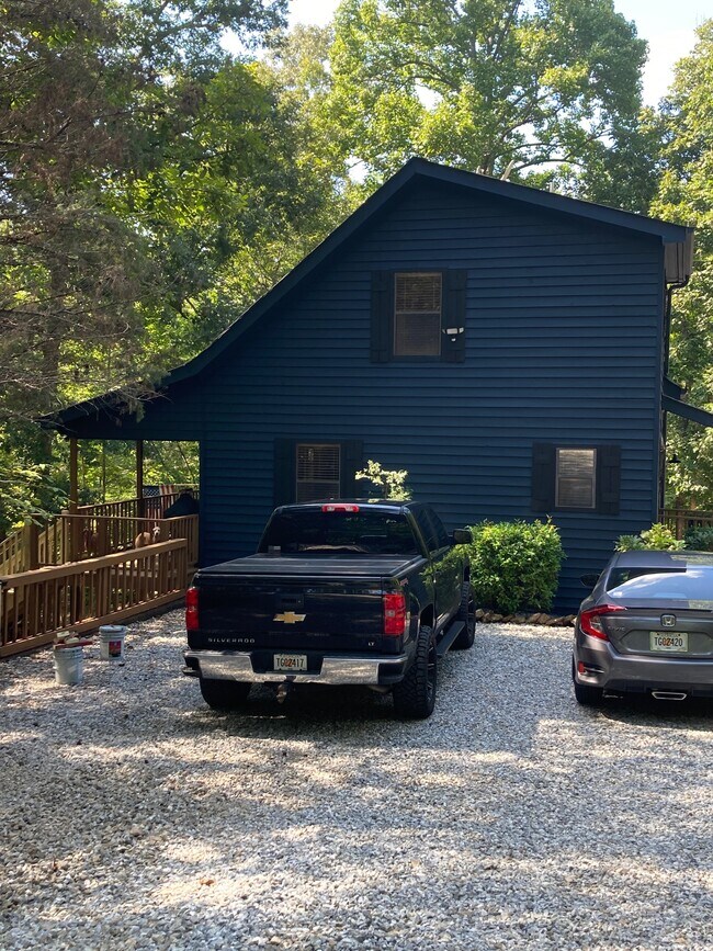Building Photo - 158 Justa Rd