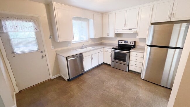 Kitchen - 1302 Darby St