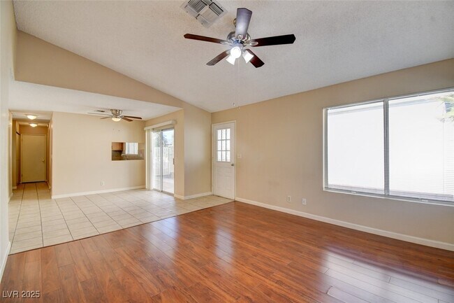 Foto del edificio - 7312 Empress Dr