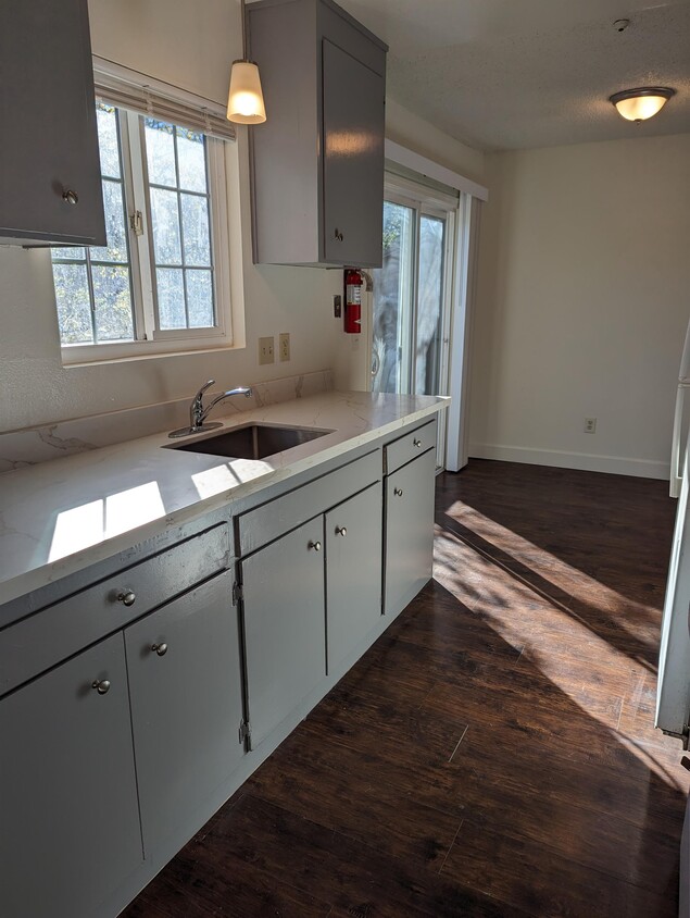 933 S Davis St Unit 933, Santa Rosa, CA 95407 Apartment for Rent in