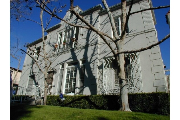 Primary Photo - 424 N Sycamore Ave